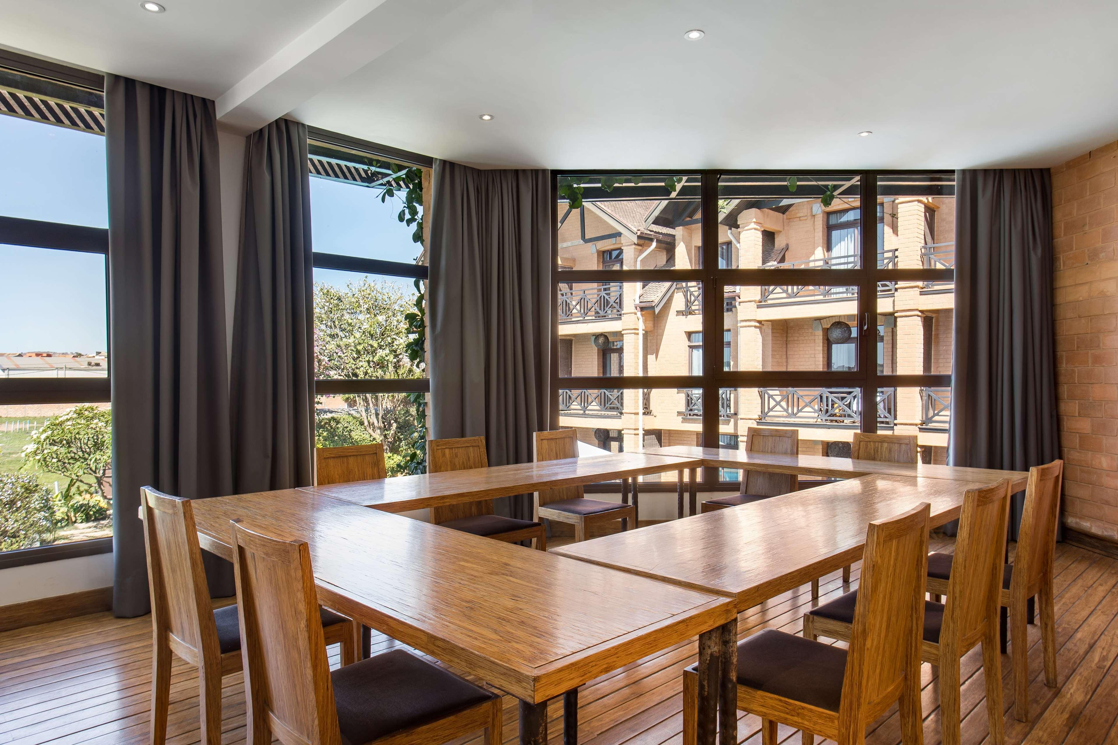 Radisson Blu Hotel Antananarivo Waterfront Exterior foto