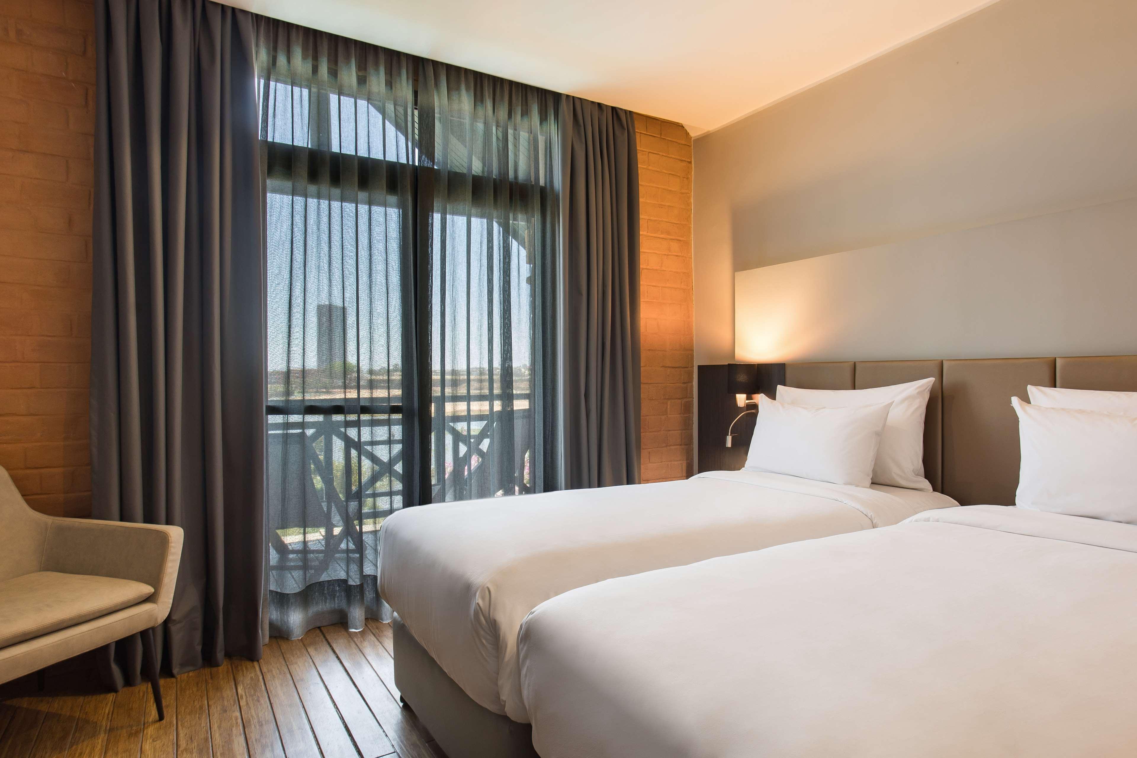 Radisson Blu Hotel Antananarivo Waterfront Exterior foto